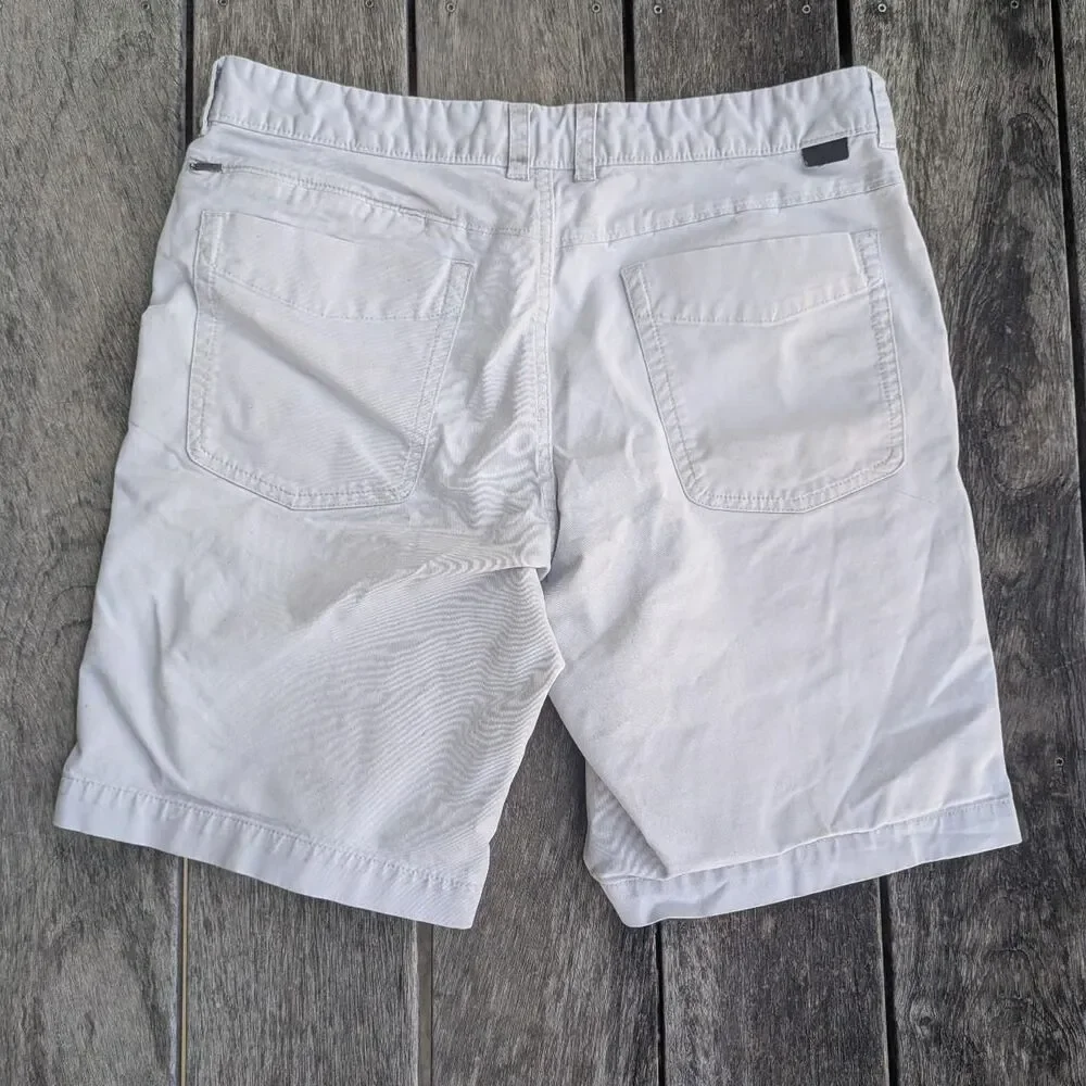 The-north-face Men's White Shorts